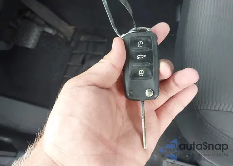 2014 Volkswagen Beetle 2.5L Entry из США, поврежденный, VIN 3VWFP7AT9EM627658